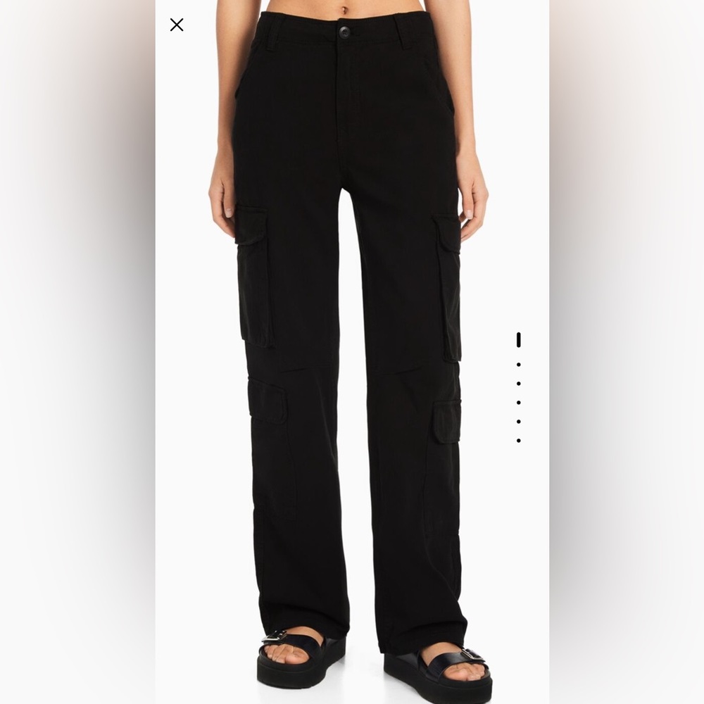 Bershka cargo pants in black size 4 like new -too small